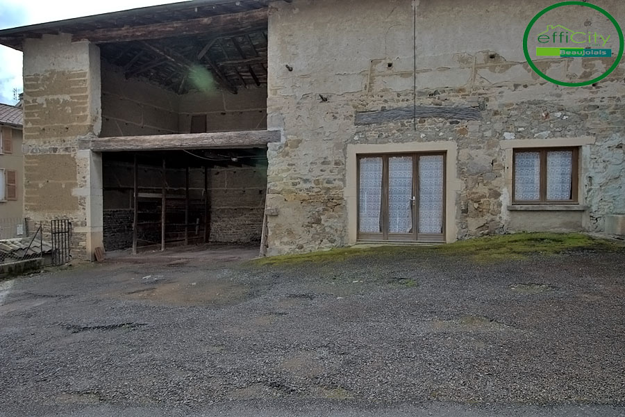  69430-QUINCIE EN BEAUJOLAIS-ENSEMBLE IMMOBILIER-MAISON 90² ET DEPENDANCE 130m²